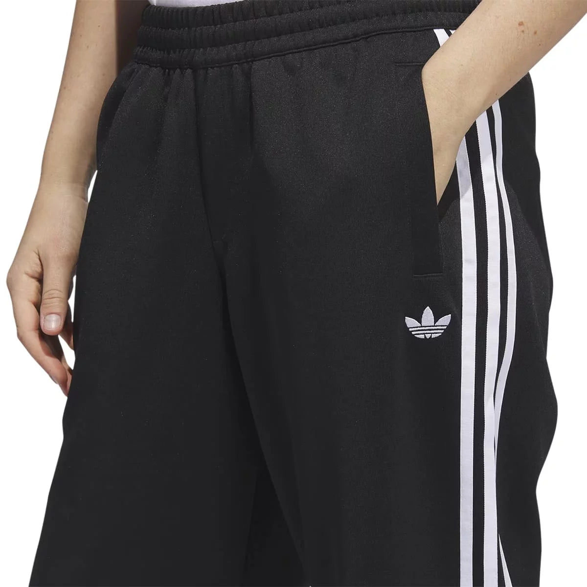ADIDAS - PANTALÓN DE CHÁNDAL SUPERFIRE