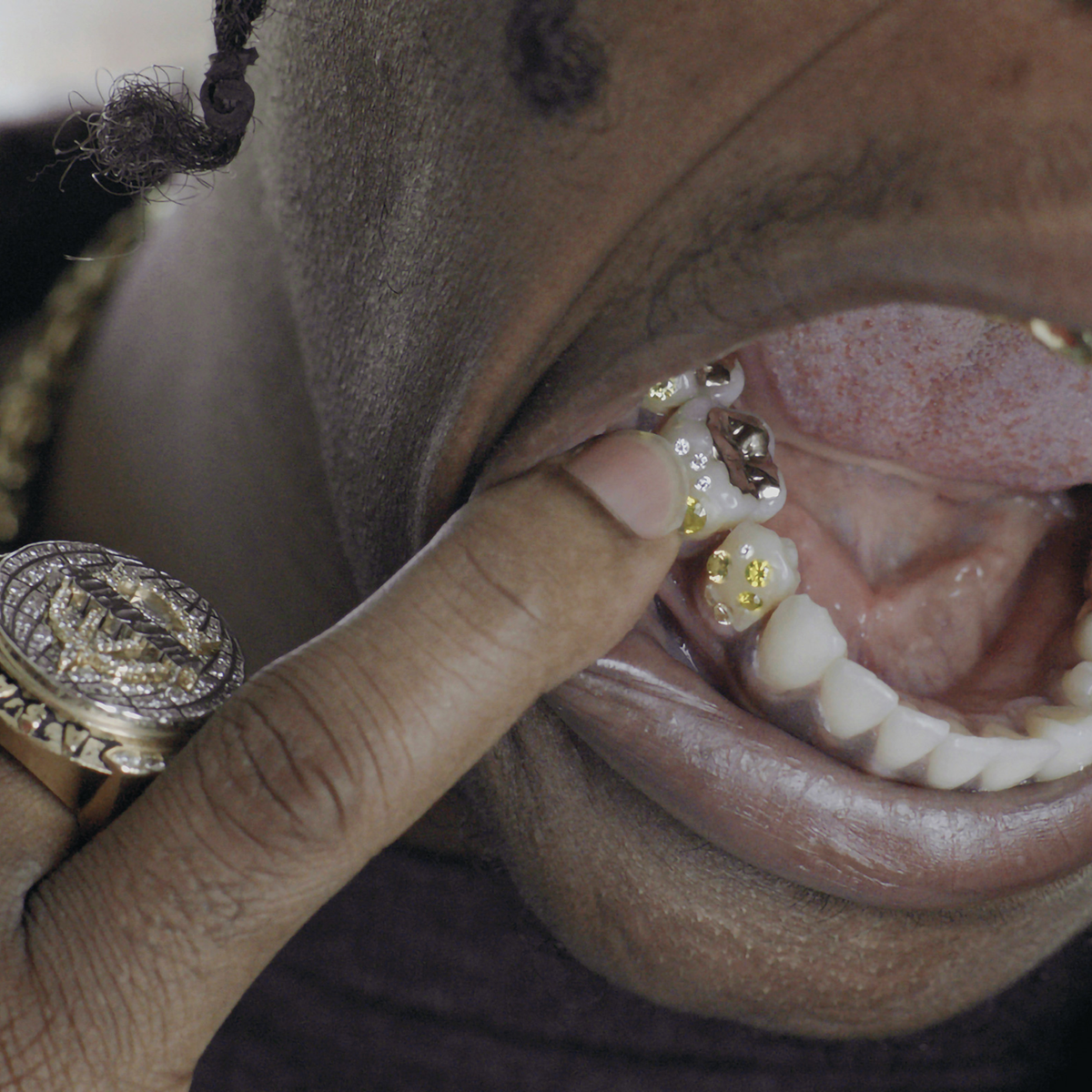 IDEA - LIBRO MOUTH FULL OF GOLDS