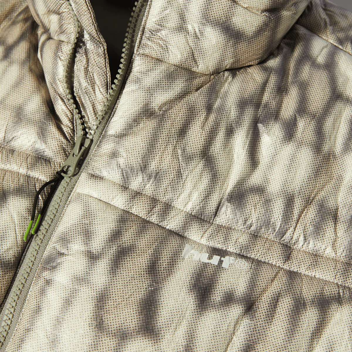 HUF - CHAQUETA 89 WARPED CAMO TYVEK PUFFER
