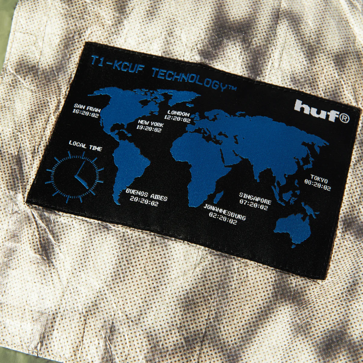 HUF - CHAQUETA 89 WARPED CAMO TYVEK PUFFER